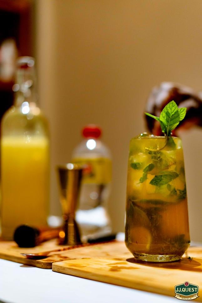 JJQUESTCMR's tweet photo. WHEN YOUR MOJITO COMES CORRECT 🥰
Crafted by our very own Chief Mixologist @mralexanderquest for Cocktail Hour on @visiterlafrique
📸 Daniels Studio
#DrinkResponsibly 🤗
#VisiterLAfrique #Douala #cocktail #cocktailhour #HomeMadeCocktail #JJQUEST https://t.co/917BaTDKHe