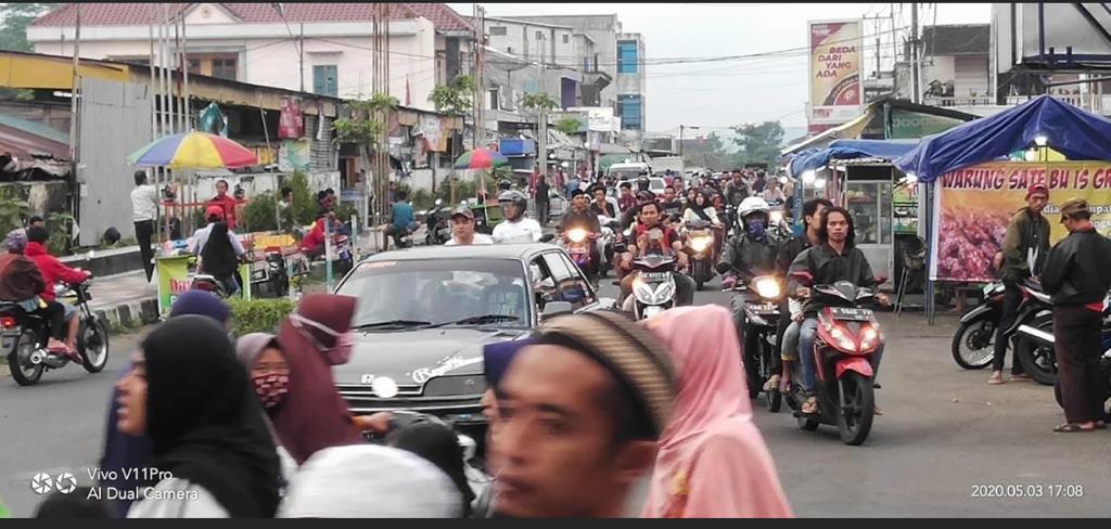 BorobudurNews_'s tweet photo. Warga Magelang Dinilai Terlalu Santai Hadapi Covid-19 https://t.co/p0SaLebTTM https://t.co/ksOSL3QWkR