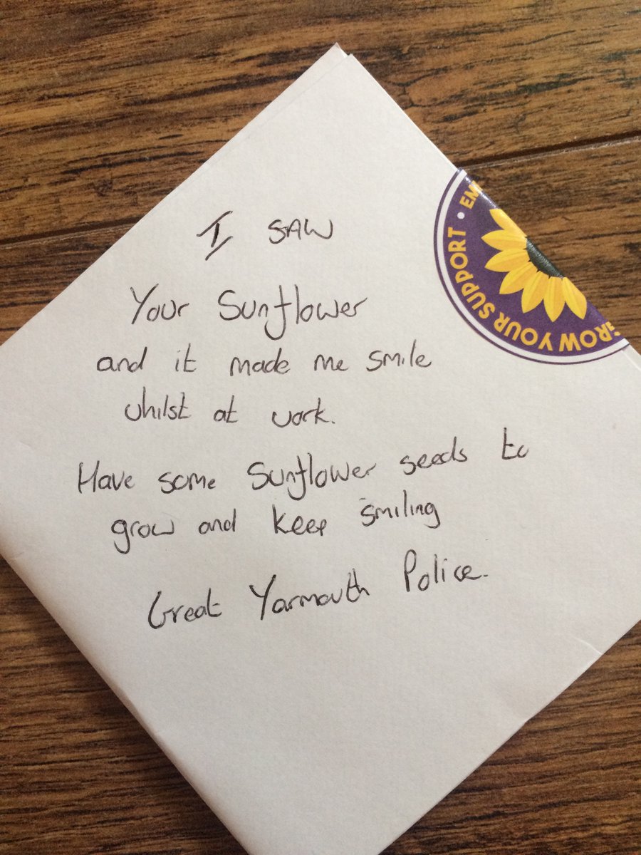 Mrssmit86551830's tweet photo. Thank you so much Great Yarmouth police for our sunflower seeds. Two very happy and excited children ππ»ππ
@GYarmouthPolice
#GrowYourSupport https://t.co/HkCq3CJnt8