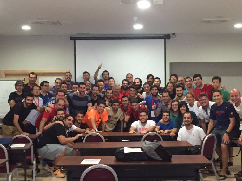 Anacro11's tweet photo. Recuerdos del #CES17. Grupo tutorizado por Varis. @varisfrf @MiguelMartinL #TeamVaris https://t.co/sgQoRd4JK3