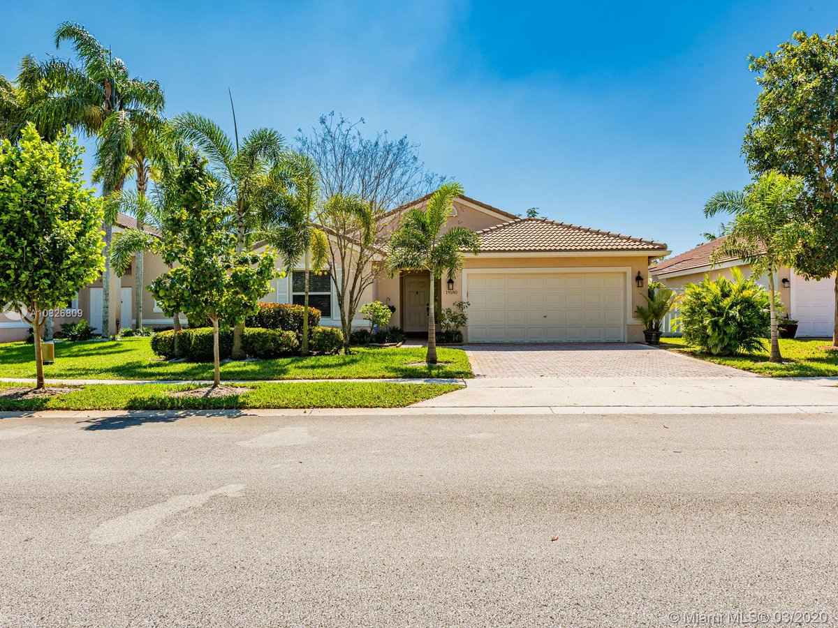 VelezPremier's tweet photo. Imagine turning the key to open your beautiful new home. #beautifulhome #homesforsale  https://t.co/zP3W8dDexK https://t.co/PyreZVuxKF