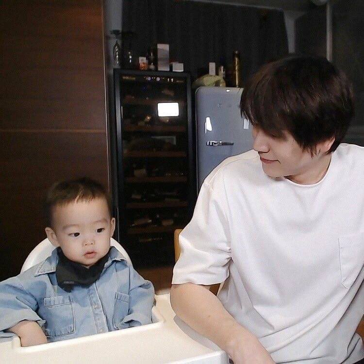 StellaTWloveKyu's tweet photo. Like samchon like nephews 🤣🤣🤣     👦🏻👱🏻‍♂️👦🏻 https://t.co/fRjxn7bSyL