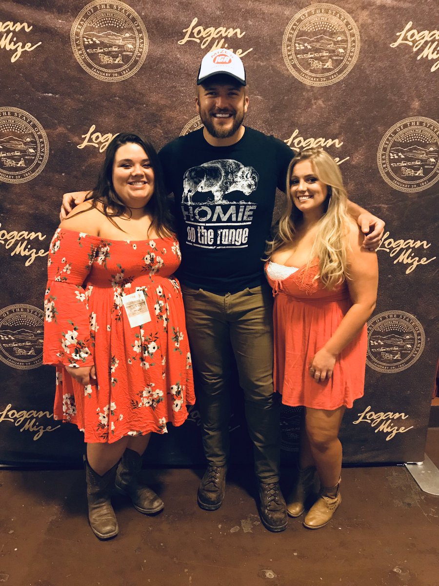 gabbyramirez11's tweet photo. A year ago today I was meeting @LoganMize in platteville at derby days and now we are in quarantine... 😭😭 https://t.co/gw23SuaapB
