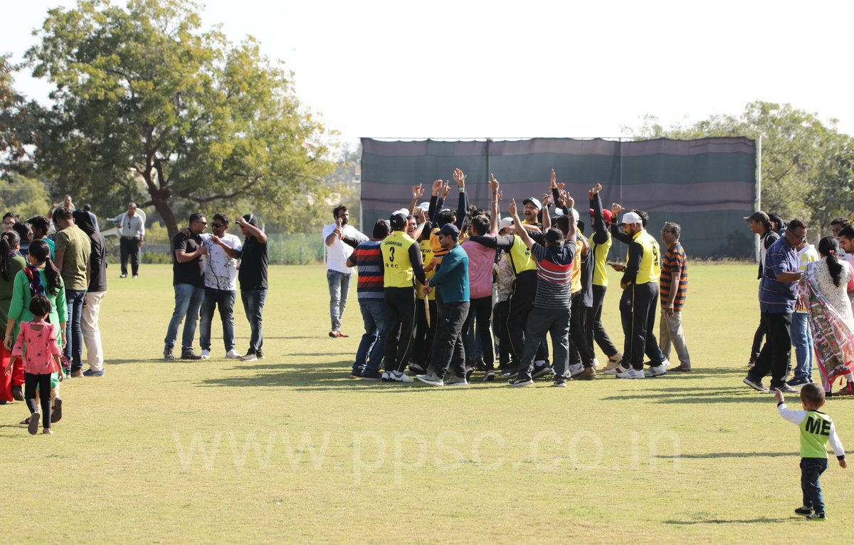 PatidarPPL's tweet photo. T355 - Grand Finale  RBC vs Jai Dhoramnath 😍👌👍 #grandfinale #flyinghigh #loveppsc #UTTARAYANFLEA #patidarpremierleague2019 #vivoindiatelangana #day11 #day12  #cricketcrazy #cocacola #closingceremony #freedomscreens #stayhomestaysafestayfit https://t.co/5jYocdcIXB