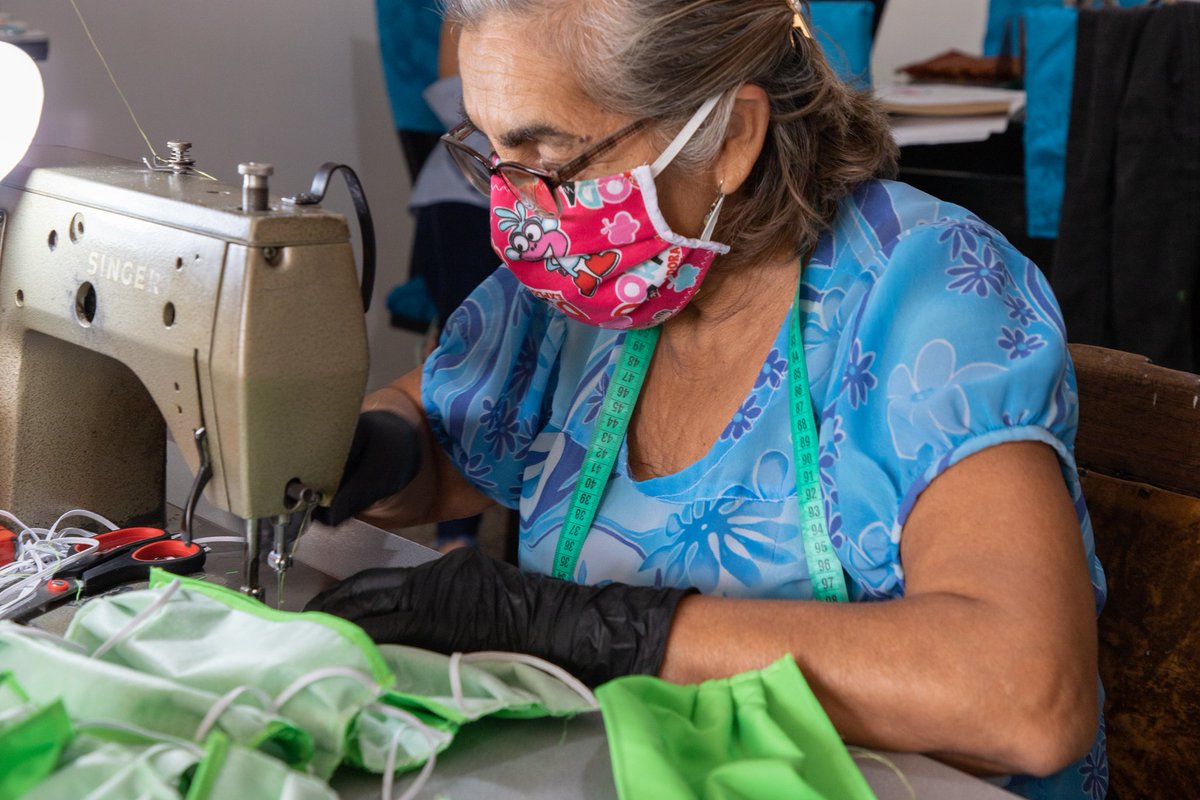 PabloAn79345308's tweet photo. #bastadecuarentena En familia estamos fabricando tapabocas reutilizables, la modistería ha sido el sustento de mis padres y en ésta epoca ha sido difícil Son reutilizables, 2 capas, telas antifluidos y quirúrgica. Ayúdanos comprando o RT. Pedidos al DM Apoyanos en ésta iniciativa https://t.co/9chNAZqyTD