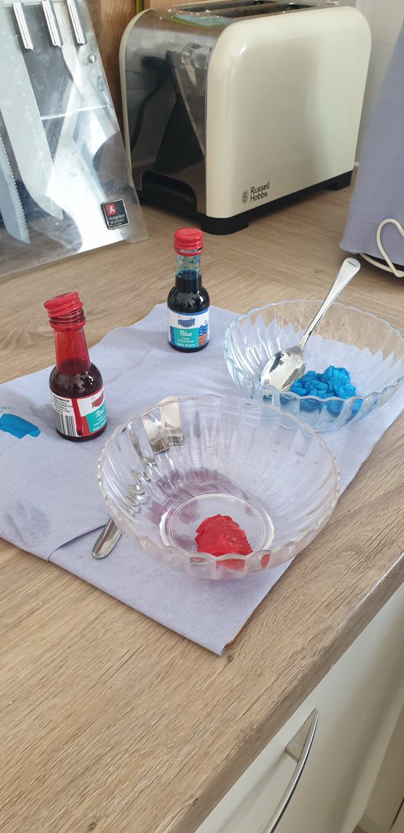 BremnerHayley's tweet photo. @LavenhamPrimary After doing her online science learning today, Bethany did an experiment on how metamorphic rock is formed ❤ #eaglestakeover #inthistogether https://t.co/1Td4EHHQEO