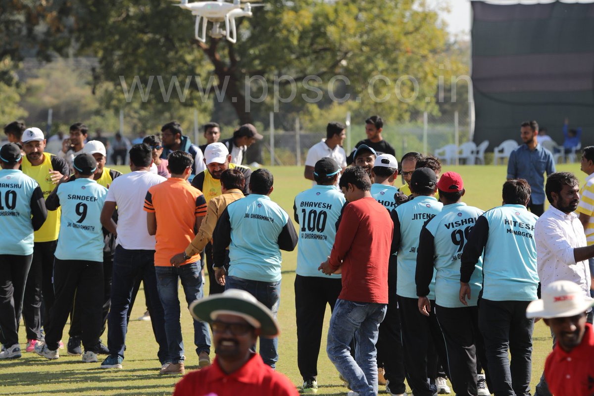 PatidarPPL's tweet photo. T355 - Grand Finale  RBC vs Jai Dhoramnath 😍👌👍 #grandfinale #flyinghigh #loveppsc #UTTARAYANFLEA #patidarpremierleague2019 #vivoindiatelangana #day11 #day12  #cricketcrazy #cocacola #closingceremony #freedomscreens #stayhomestaysafestayfit https://t.co/5jYocdcIXB