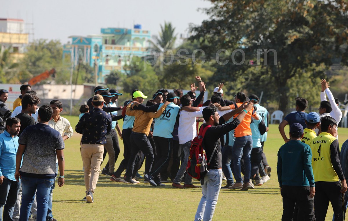 PatidarPPL's tweet photo. T355 - Grand Finale  RBC vs Jai Dhoramnath 😍👌👍 #grandfinale #flyinghigh #loveppsc #UTTARAYANFLEA #patidarpremierleague2019 #vivoindiatelangana #day11 #day12  #cricketcrazy #cocacola #closingceremony #freedomscreens #stayhomestaysafestayfit https://t.co/5jYocdcIXB
