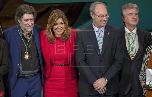 pedrogonrod's tweet photo. “Hay que ver que malo es el PP, el trifachito y Juanma Moreno que se han inventado un logo para la...” ¡¡OH WAIT!! https://t.co/QpCA0Rle4Q