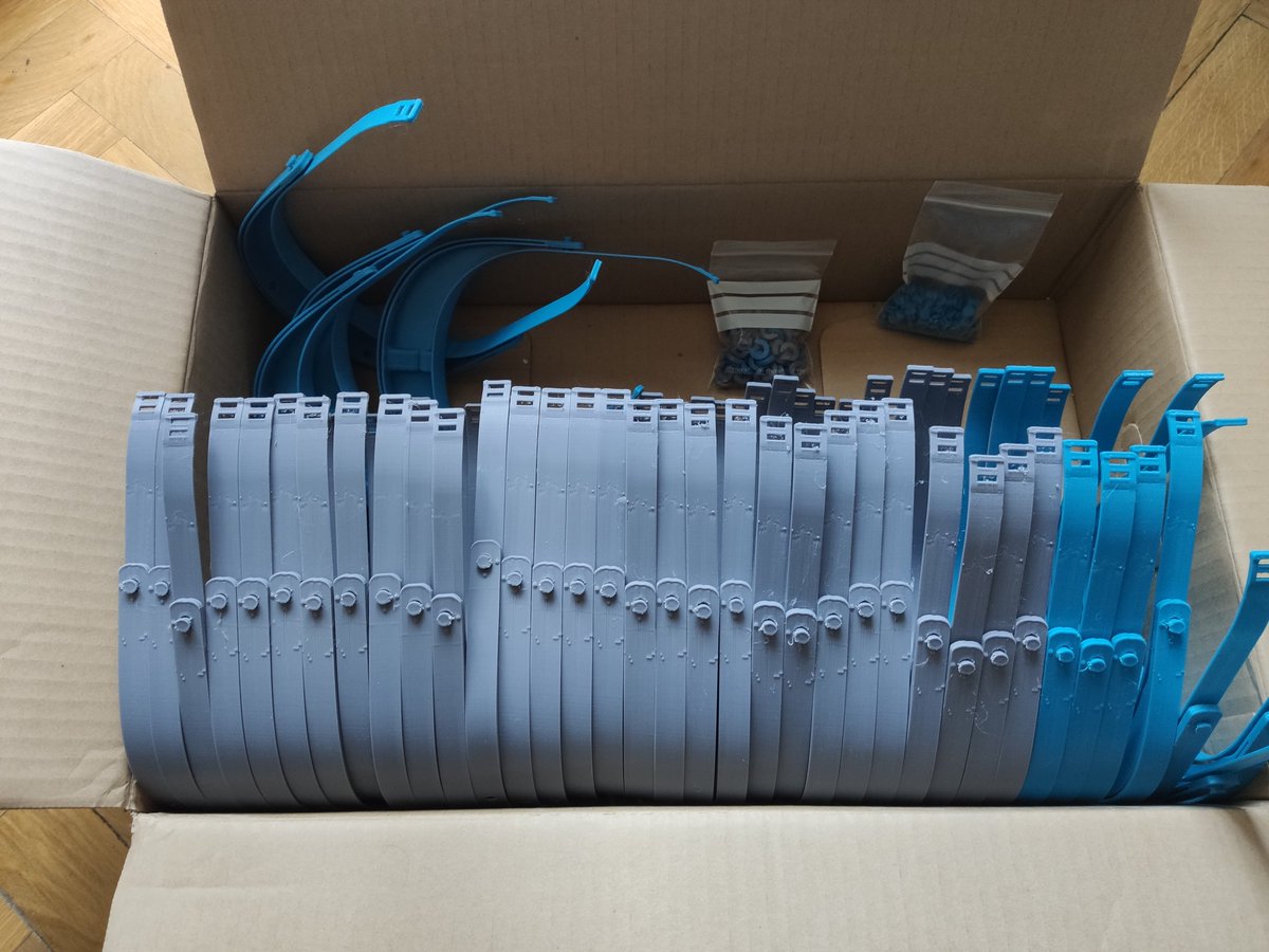 ¡No he dejado que pare la impresora 3D estas semanas! 🖨

Entregadas por mi parte más de 40 viseras para uso sanitario 😱 que desde <a href="/LibreLabUCM/">Libre Lab UCM</a> estamos fabricando para colaborar en la iniciativa de <a href="/CovidMakersMad/">Coronavirus Makers Madrid</a>. 🏥

Ha sido muy gratificante el haber podido ayudar. ☺️