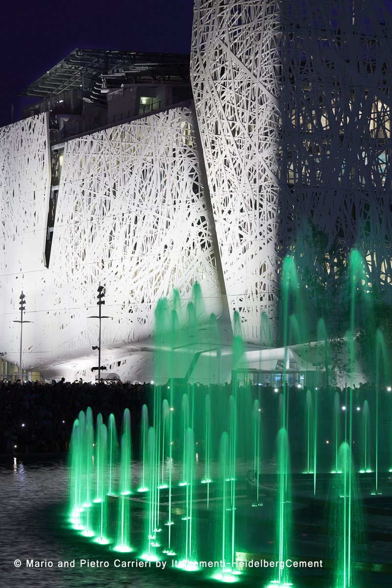 hd_materialsES's tweet photo. Belleza, Calidad y Sostenibilidad son los tres pilares del proyecto Palazzo Italia, que acaba de cumplir 5 años. Obra de @NemesiStudio para Expo 2015, su emblemática fachada fotocatalítica fue posible gracias al mortero de gran fluidez #iactive BIODYNAMIC https://t.co/rpGU44QzuS https://t.co/2Big6lQrr3