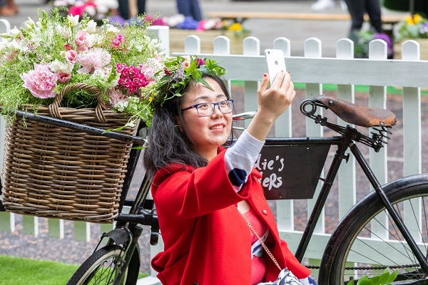 KingStFestival's tweet photo. We were crossing our fingers.. but sadly @ManchesterBID's early June #KingStreetFestival is indeed cancelled

We'll hopefully be back with beautiful #MCRFlowerShow blooms, outdoor eats, live music &amp; VIP shopping next year 🌼

#Manchester @KingStreetMCR @CityLifeManc https://t.co/n6OeYvHVED