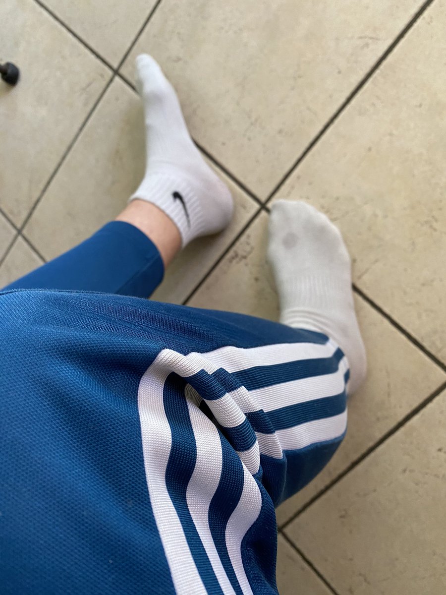 julien69490950's tweet photo. Venez en dm les soumis j’ai une petit jeu pour vous #moneyslaves #moneyslave #moneyslavefr #domina #findom #feetfetish #findom #paypig #soumis #soumission https://t.co/bOTz91YoD5