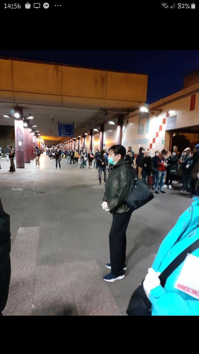 sammina16's tweet photo. Roma ore 5:30 Stazione Anagnina #tagadala7 #COVIDー19 #Roma https://t.co/2yetpdZ7U5