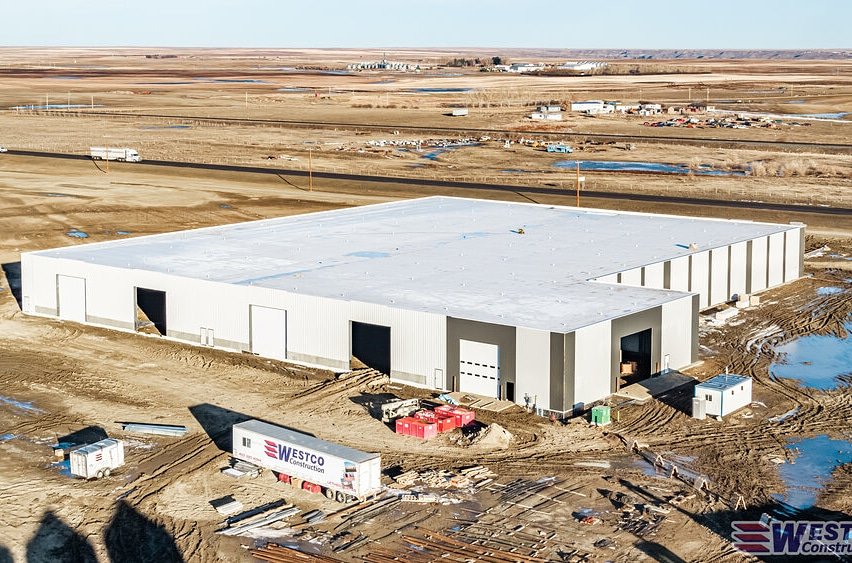 WestcoLtd's tweet photo. Gotta love when the suns out on a monday morning! #ibuildalberta #southernalberta #potatostrong #designbuildbetter #buildings #mondaymotivation https://t.co/b5IpmGqMRZ