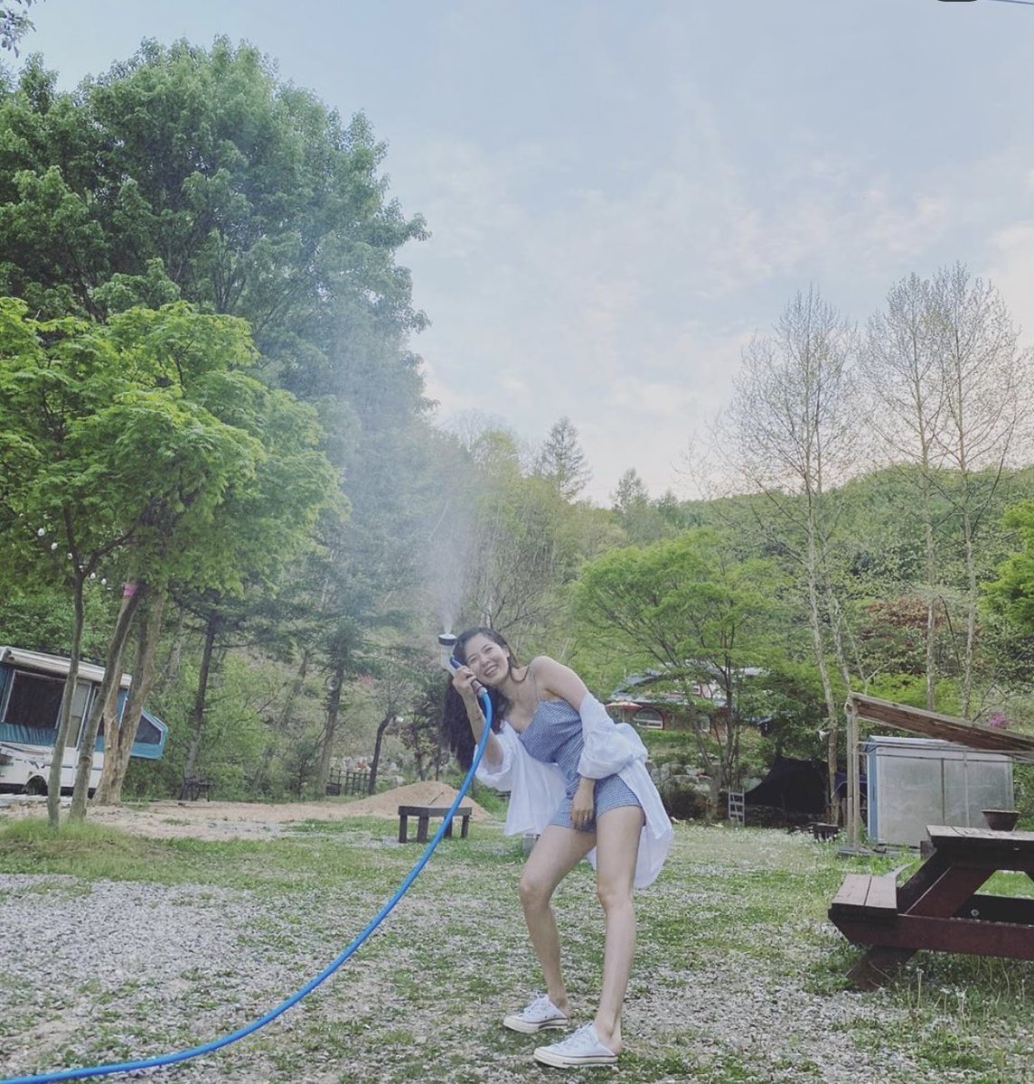 PaletteGG's tweet photo. 200504 INSTA - Shower time with #HyunA &amp; Dawn 💦 🚿💙🤍
 (a thread) https://t.co/ZdU6HU6K5M