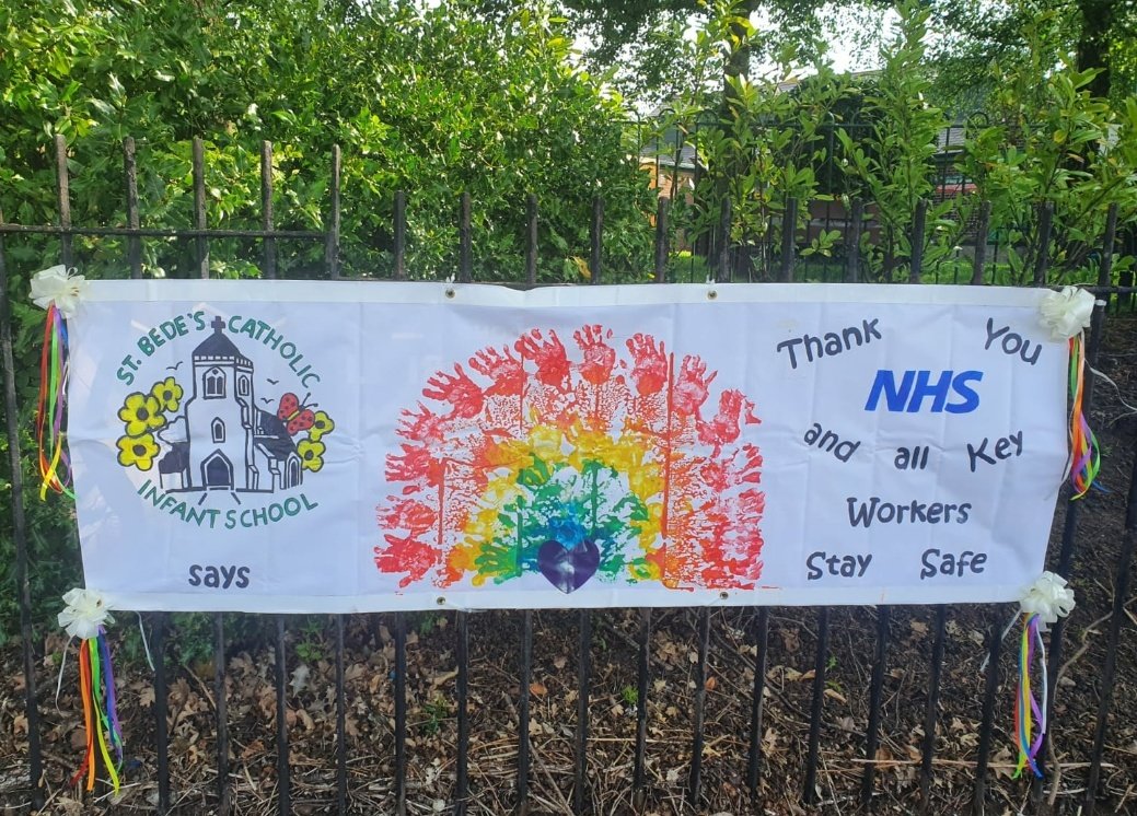 A big thank you to the children in school who made this banner for the railings (with a little help from some of the teachers of course). 🌈❤💙