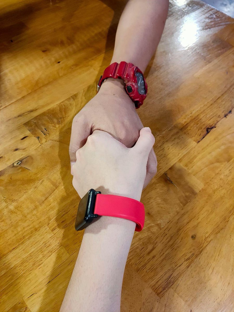 MeLoveY87010677's tweet photo. หลังจากใช้คู่นี้แล้วคือดีมาก อยู่บ้านคือบำรุงแบบสุด ปกติไม่ชอบทาครีมเหนียวๆ เลยลองคู่นี้ สรุปรักมาก ผิวคือใสขึ้นอีกระดับ พึ่งสังเกตุเมื่อเทียบกับแขนแฟน ราคาไม่แพง ถือว่าคุ้มอะ #ฉันจะขาว #ใช้ดีบอกต่อ https://t.co/y4gFrnF3sJ