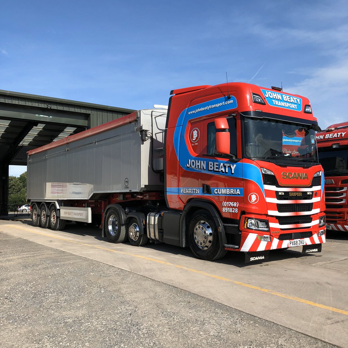 simbamccall212's tweet photo. @Cctf2 #scania #straightfromwork https://t.co/Yb0elG450T