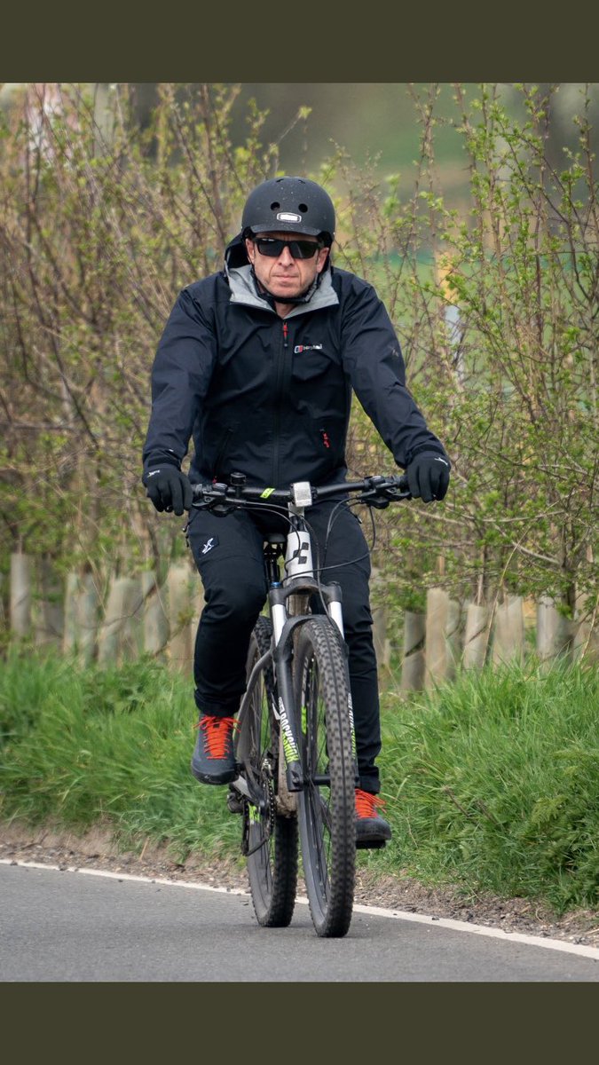 steve_main's tweet photo. Lockdown has turned Noel Gallagher into an adventure training instructor from RAF Halton. https://t.co/sgJQ1qPXsO