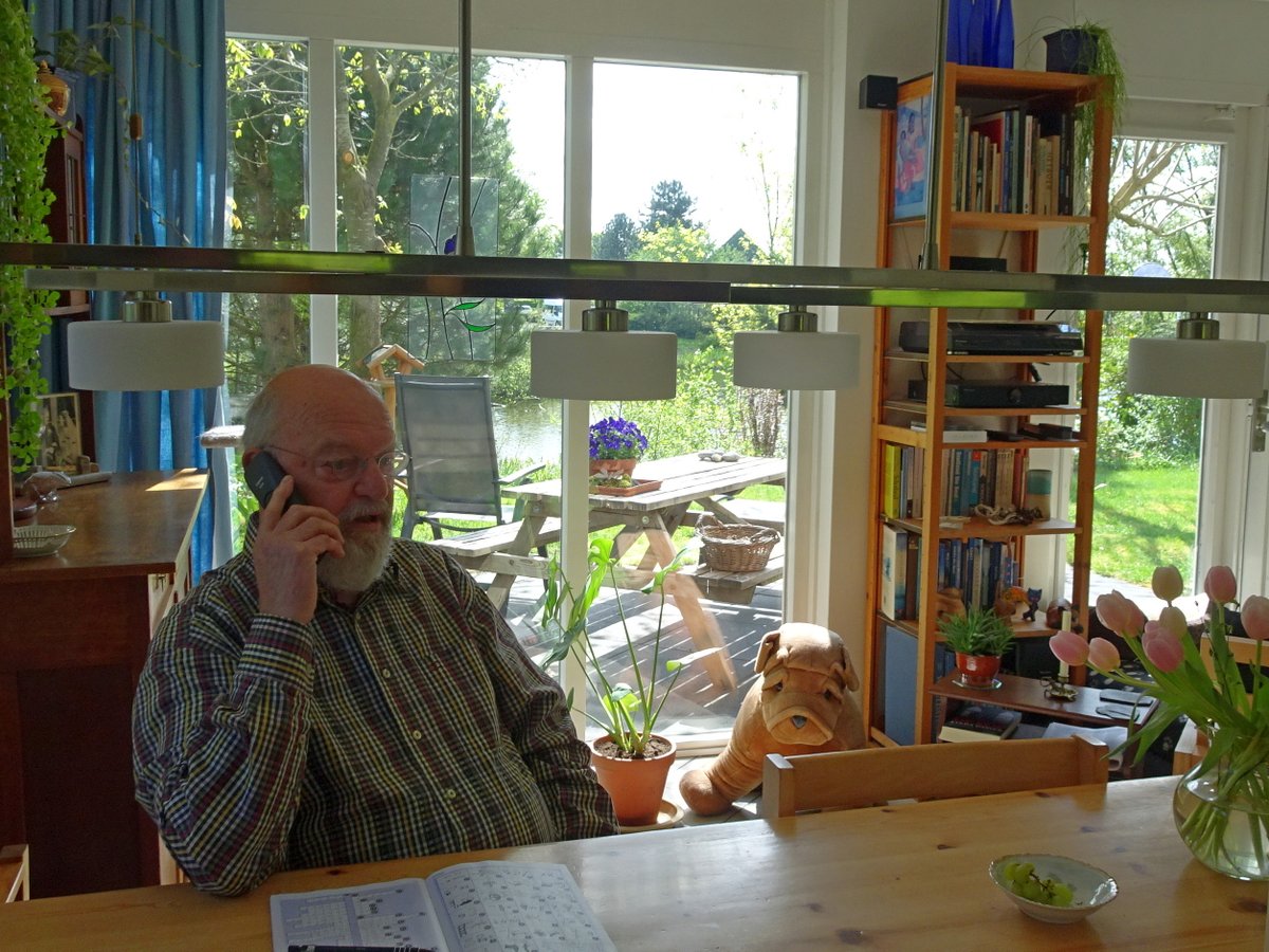 De Dodenherdenking vanaf het ereveld in #Loenen, <a href="/LaviniaMeijer/">Lavinia Meijer</a> is de Gelderse drager van het Bevrijdingsvuur in #Wageningen, <a href="/JSommerdijk/">Jan Sommerdijk</a> zag de Gelderse voetballers weer voor het eerst trainen en <a href="/radiovandijk/">Frank van Dijk</a> belt zijn vader voor <a href="/GldHelpt/">Gelderland Helpt</a> 😃 ?!