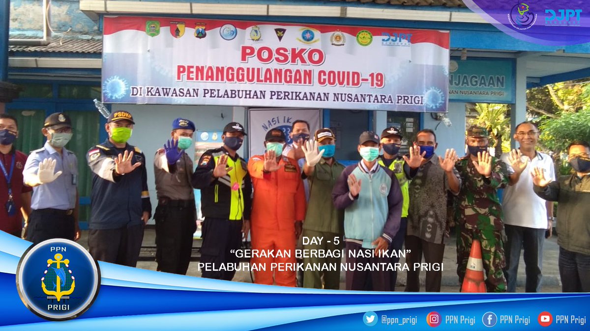 ppn_prigi's tweet photo. [Day 5] Ada senyuman di dalam sebungkus #NasiIkan . Yups, sesederhana itu sebuah kebahagiaan. Sudahkah kalian berbagi hari ini #SahabatBahari?

#LawanCorona #serviceexcellent #RBKKP #ZIWBK
@kkpgoid @djpt_kkp @Edhy_Prabowo @mzulficar https://t.co/ulrHjQKnkV