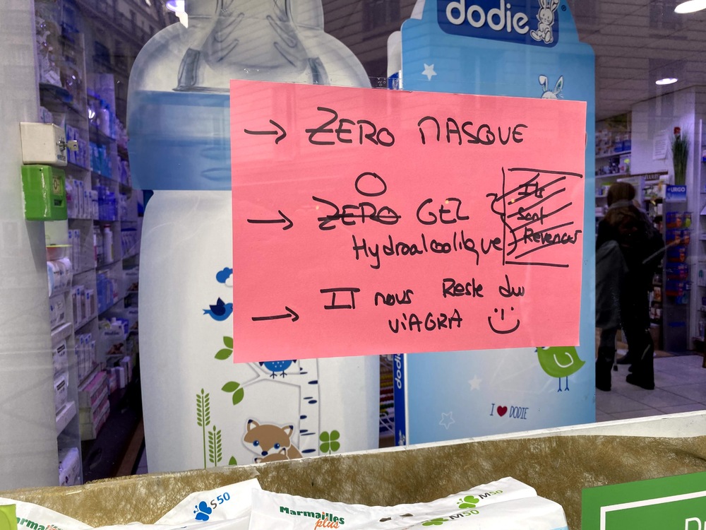 #JOTPYarchive: "In the week before I took this photograph, most pharmacies in Paris had handwritten signs in their windows explaining they were out of masks and antibacterial/alcohol gel. This one adds a welcome note of levity..."

See more at covid19.omeka.net/items/show/50