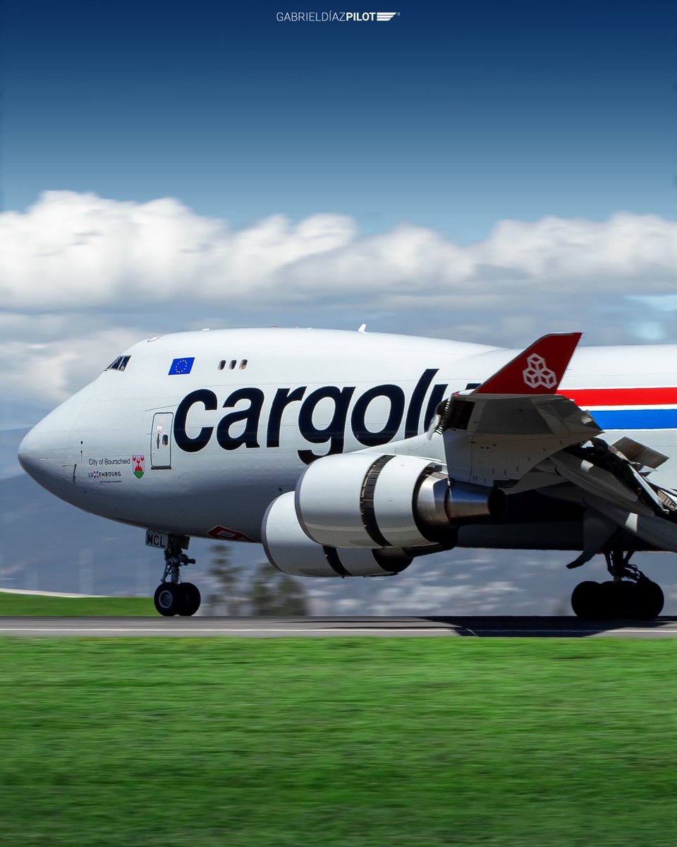 GabrielSD97's tweet photo. Cargo airplanes flying more than ever!
•••
✈️ Aeronave: B747-4HAERF LX-MCL
🌐 Operador: @Cargolux_Intl 
📍 Localización: @AeropuertoUIO 
📅 Fecha: 24/08/2019
@avgeekofficial @DGAC_Ecuador @EcuAvPhoto @n_larenas https://t.co/Jsbx9VNtKH