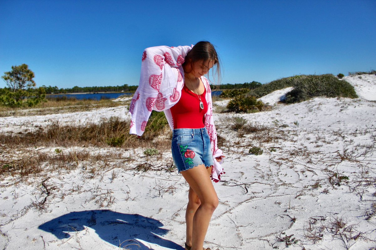 SierraRSons's tweet photo. Hand painted Denim Shorts are available in my shop 🍄❤️🌹 DM me if you want one in your size!
https://t.co/OOAMaPtahU https://t.co/vYfzXbaoY9