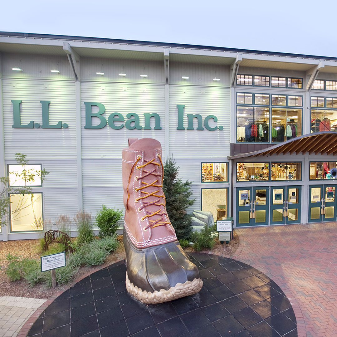 LLBean's tweet photo. We are now offering CURBSIDE PICKUP at L.L.Bean in Freeport! Reserve items online and we’ll send you an email when they’re ready for you. Learn more: https://t.co/AbbNTgiVeG https://t.co/3H9N5ha8QP