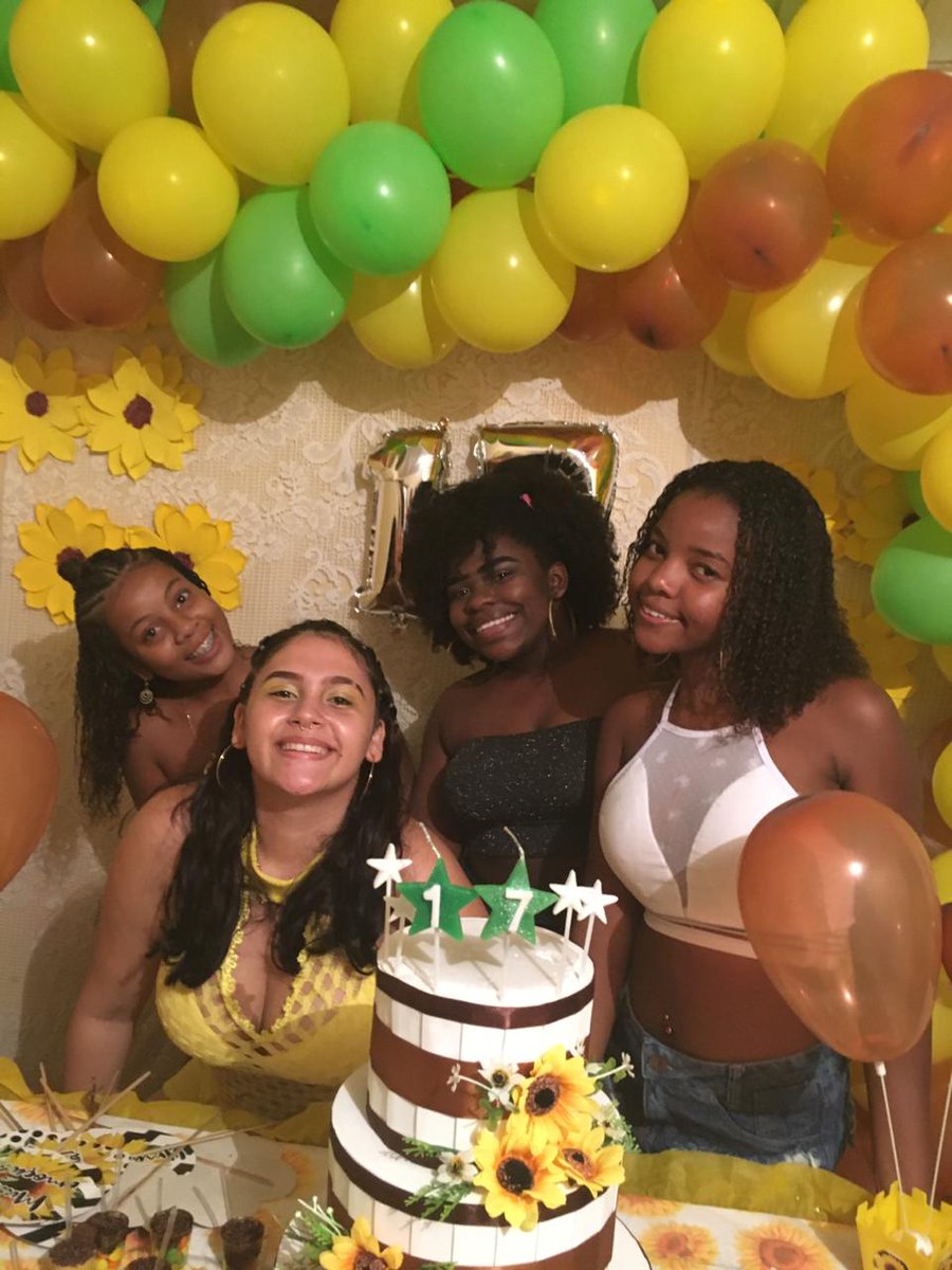 barbie_1bbcat's tweet photo. `~Eu Não Amo Vocês Pouco Eu Amo Muitooo❤👭🙌 https://t.co/ikvoe2EojY