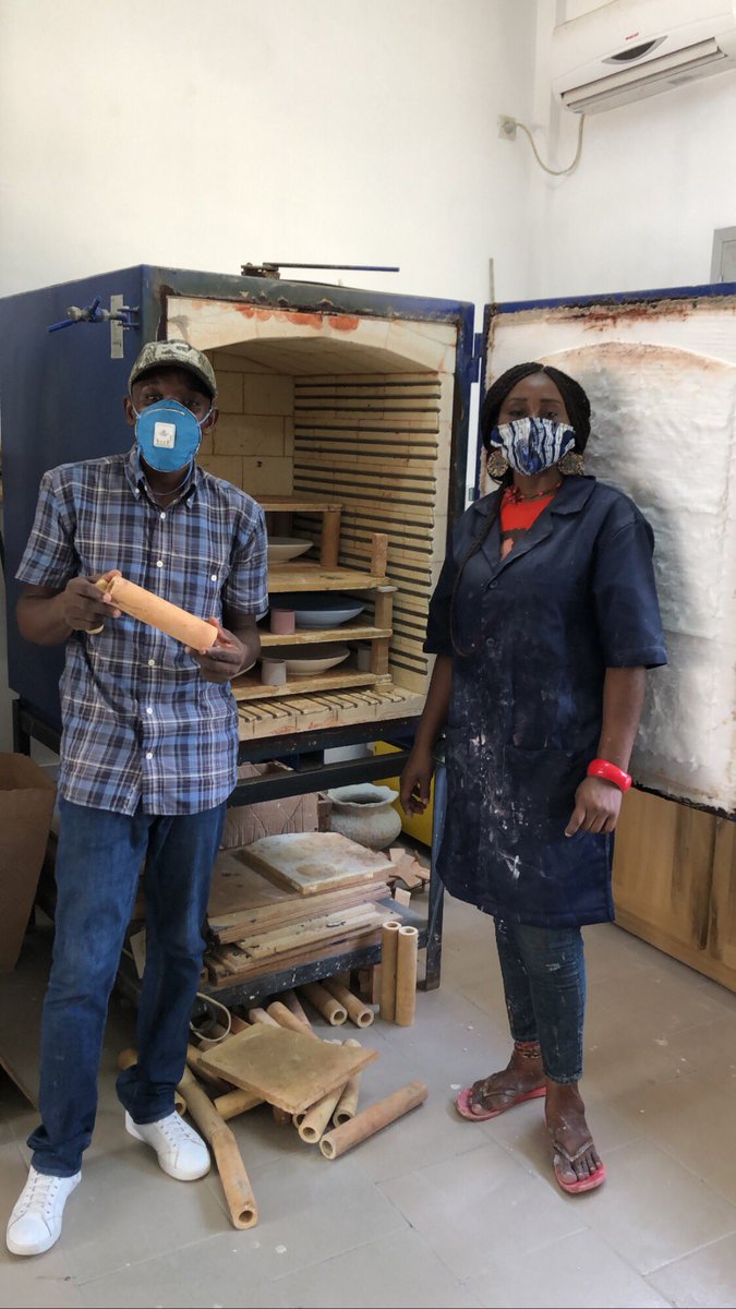 Frida__54's tweet photo. J’adore cette photo 😍 je vous présente la team céramiste posté à Douala Danielle et Charles. Aujourd’hui on discutais encore ensemble de mon rêve l’atelier Frida 😊 ahahaahah comme on dit petit à petit l’oiseau fait son nid. Bonne semaine et prenez soin de vous 😘. #insidefrida https://t.co/0ah7mSjm6p