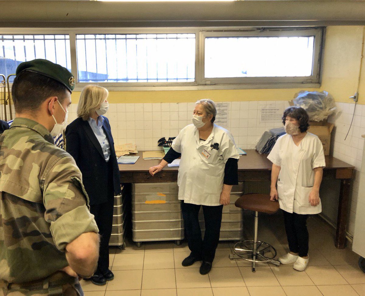 francoisedumas_'s tweet photo. A l’Hôpital de la Conception de Marseille, à l’invitation du GCA Benoît HOUSSAY, commandant la Zone de Défense et de Sécurité Sud, pour rencontrer les militaires du #2eREG qui apportent un soutien logistique capital au personnel soignant de l’#APHM qui lutte contre le #Covid19. https://t.co/LtOpKcAsa9