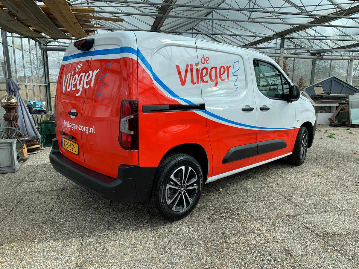 Autobeletterd's tweet photo. De #Citroen #Berlingo van "De Vlieger Zorg" uit #Hoogeveen is door ons voorzien van een kleurige #autobelettering in de huisstijl van het bedrijf. Wilt u ook een kleurige belettering op uw auto? Kijk op https://t.co/wfpa3ws1T7 voor de mogelijkheden https://t.co/kZocXvgGCg