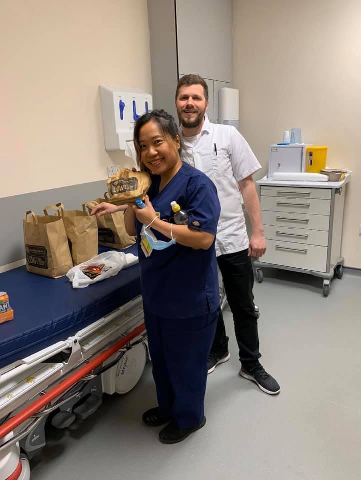 RoostersPP's tweet photo. We may be past the peak but our NHS heroes still continue to fight for us 👊

Thank you to Roosters Slough and Magna Foodservice for delivering to more hospital wards around the country this weekend 👍 https://t.co/QgQiUvyoWZ