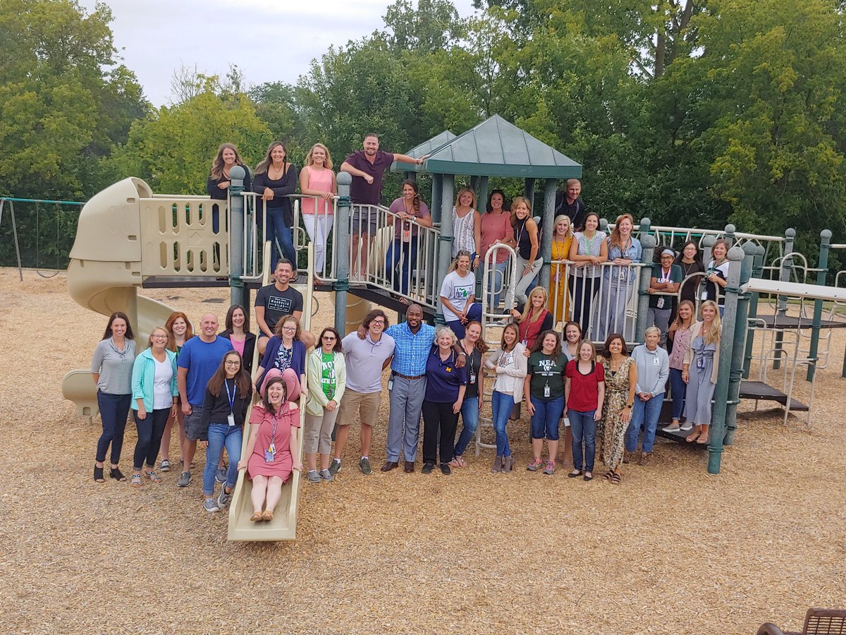 NoviVillageOaks's tweet photo. Happy Teacher Appreciation Week to our amazing VO staff! Our kiddos are so lucky to have these special educators in their lives! #VOHEART #NoviTogether! https://t.co/NzemaSBhF2