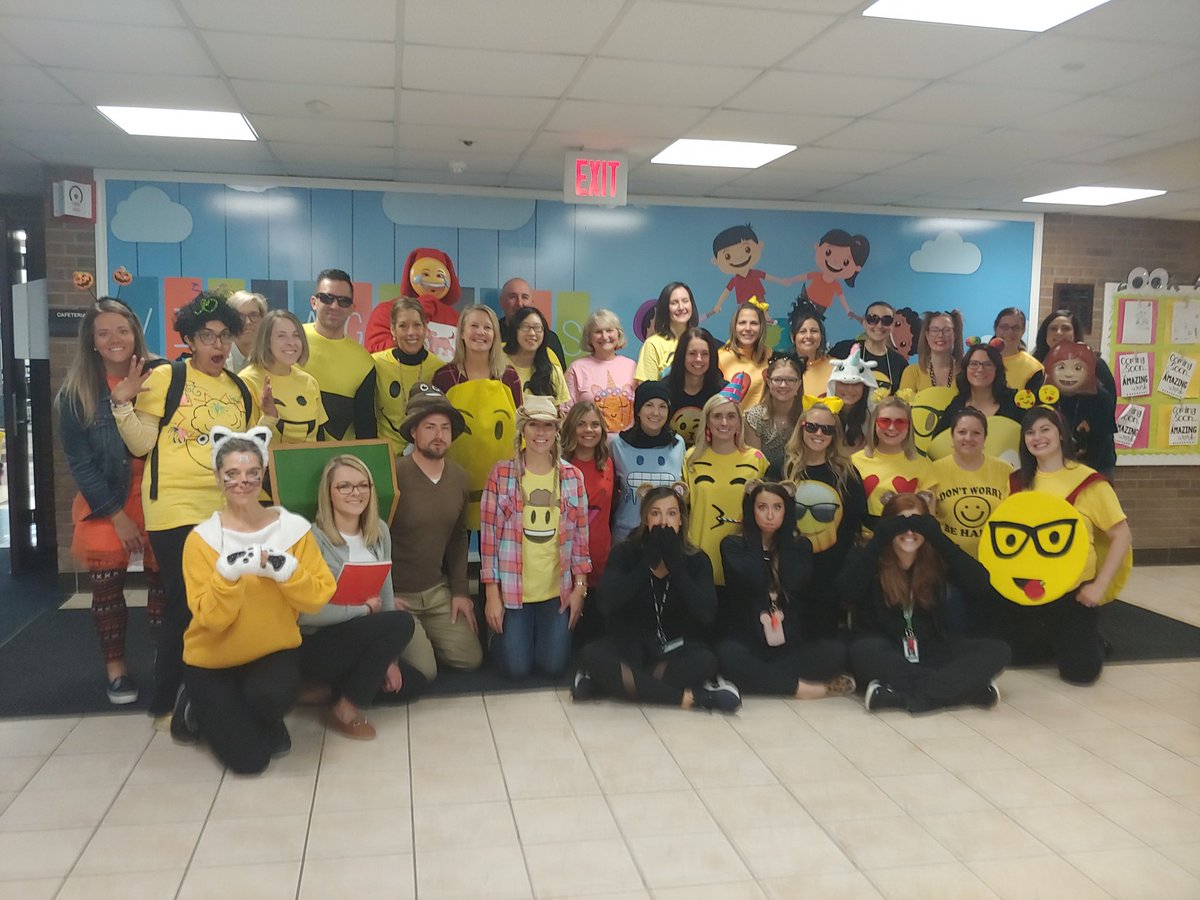 NoviVillageOaks's tweet photo. Happy Teacher Appreciation Week to our amazing VO staff! Our kiddos are so lucky to have these special educators in their lives! #VOHEART #NoviTogether! https://t.co/NzemaSBhF2