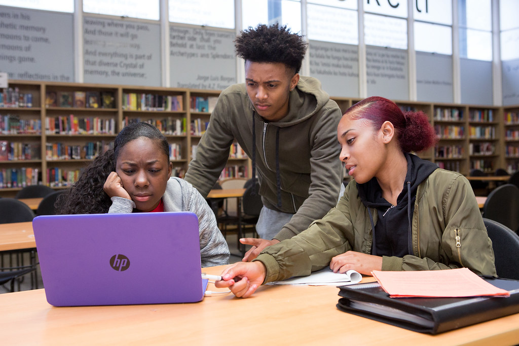 austinfreenet's tweet photo. Many students do not have access to laptops, iPads, tablets, desktop computers and more. Help #AustinFreeNet and @Ruckify help them today by donating or lending out your technology to students in need. Learn more and make a difference by signing up: https://t.co/uBZ47qugXF https://t.co/gSCis7ifVJ