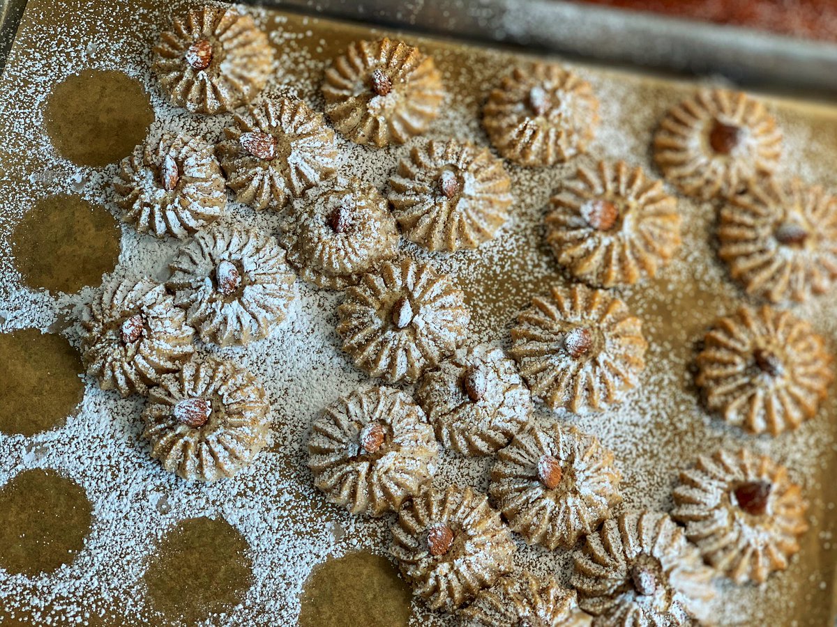 topoftheridgebb's tweet photo. Delicious biscotti alle mandorle (Italian almond cookies), perfect with tea or @lucasroastingco coffee or just on their own. #alp #alplodging #topoftheridgefarmbnb #bedandbreakfast #almondcookies #betterwaytostay #realbnb #stillinnbusiness #themoosenh #newhampshire https://t.co/TTCizx3qs3