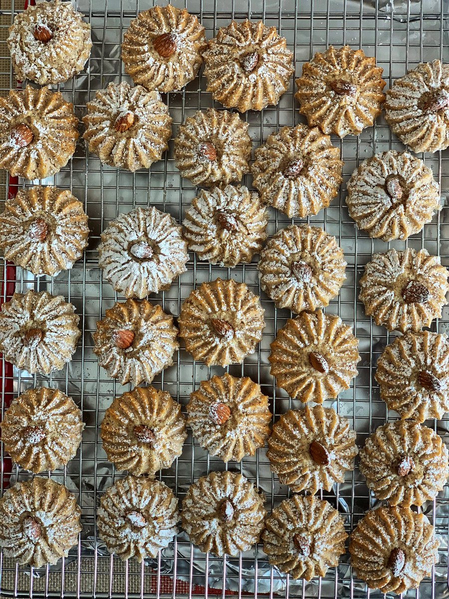 topoftheridgebb's tweet photo. Delicious biscotti alle mandorle (Italian almond cookies), perfect with tea or @lucasroastingco coffee or just on their own. #alp #alplodging #topoftheridgefarmbnb #bedandbreakfast #almondcookies #betterwaytostay #realbnb #stillinnbusiness #themoosenh #newhampshire https://t.co/TTCizx3qs3