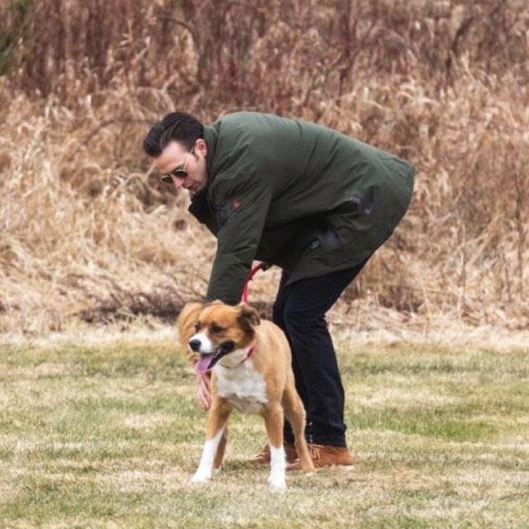 cevanslight's tweet photo. chris evans walking outside with dodger

a vv short thread; https://t.co/n1t1mQFSuo