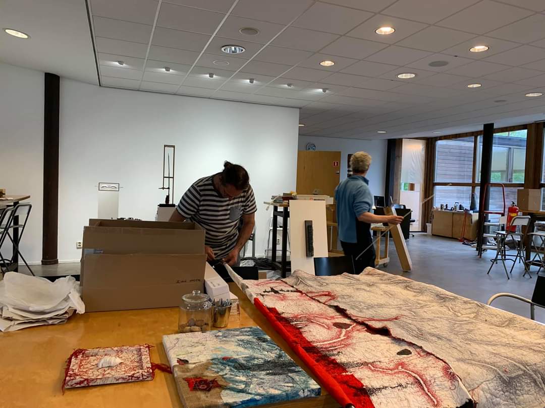 BeaLast's tweet photo. The #RecordsofTime #Sculpturaldrawing #Geuzenmaand2020 at #WAD #Delft being installed.Previously at #Vlaardigenmuseum #TheNetherlands now online/Virtual due to #COVID19 #supportartists #CreativityMatters
https://t.co/qOuQetUTq9 https://t.co/UL67xvSXnN