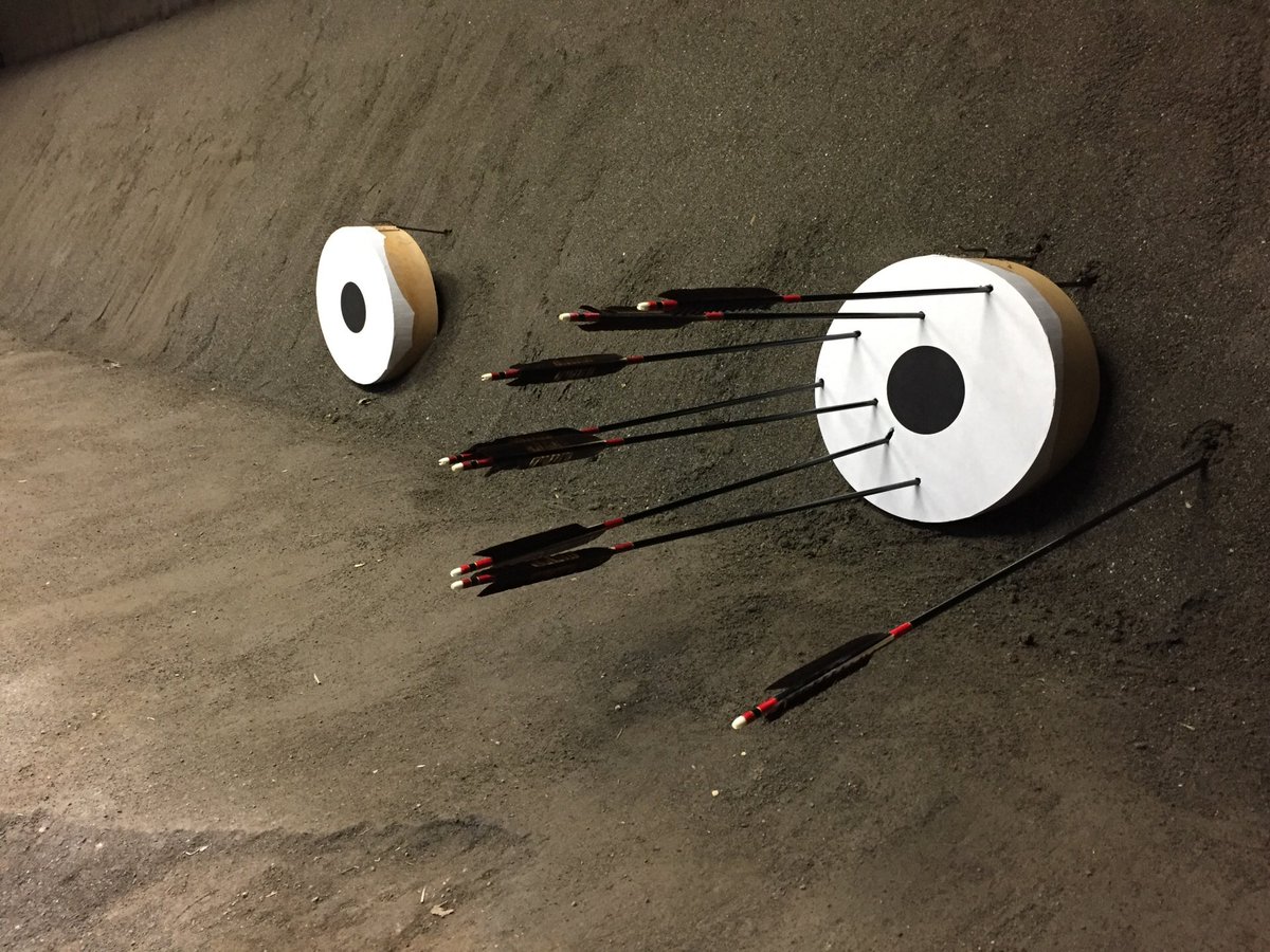 大阪経済大学洋弓部 アーチェリー 弓道とアーチェリーの違い 今回は矢です 和弓の矢は竹 カーボン ジェラルミン アルミ の3タイプで作られたものがあるそう 羽は七面鳥や鷲など様々 洋弓の矢はカーボン アルミの2種類 羽はプラ製 大阪経済大学洋弓部 アーチェリー 弓道とアーチェリーの違い 今回は矢です 和弓の矢は竹 カーボン ジェラルミン アルミ の3タイプで作られたものがあるそう 羽は七面鳥や鷲など様々 洋弓の矢はカーボン アルミの2種類 羽はプラ製