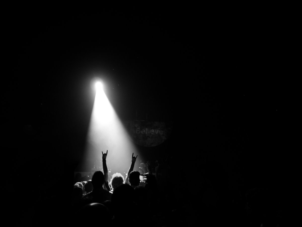 ☢️NUEVO SINGLE ☢️
Con los conciertos totalmente paralizados y sin fuentes de ingresos a la vista, lanzamos este mensaje. 
GRACIAS POR MANTENER VIVA LA MÚSICA!

DESCARGA DIGITAL:
auroraandthebetrayers.bandcamp.com/releases

#AuroraAndTheBetrayers #StopFoolinAround #SomosMúsica

📸 <a href="/KelaCoto/">Kela Coto</a>