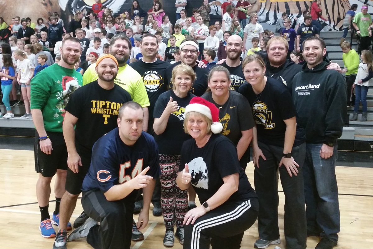 TiptonTigersMS's tweet photo. Whether your official title says so or not, if you work in schools you TEACH our kids. Thanks TMS Teachers for what you do when we are at school & for what you are doing remotely now. πat some pics from this year & the past. π
#TMSTigerPride #TeacherAppreciationWeek π
https://t.co/NnQVTOb0vv