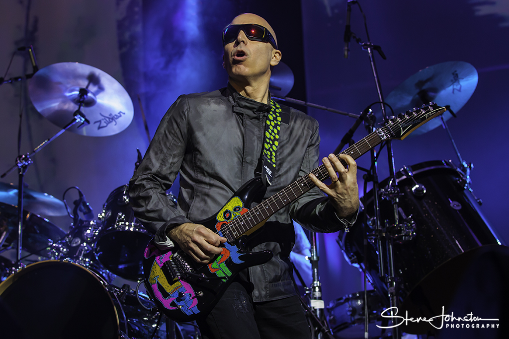 RockMusicPhotos's tweet photo. A few @chickenfootjoe photos. With @sammyhagar and @chickenfoot in Manchester 2012. And solo tours, in Bristol  &amp; Birmingham 2010-2015. Looking forward to catching his "Shapeshifting" UK tour in 2021. #joesatriani #satch #sammyhagar #chickenfoot https://t.co/DNyTc8uJQD