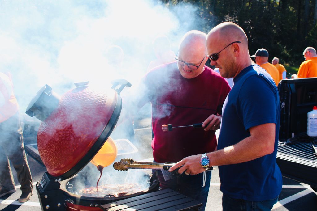 bonvera_US's tweet photo. Summer is just around the corner, and who's ready to get back to the grill 🔥Hope Beef has great steaks, cuts, and burgers to get your summer menu started off right 🍽️ #bonverarocks https://t.co/v0XmnW1uWX