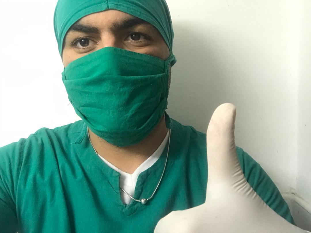 LuisAdrianMG1's tweet photo. Un abrazo y aplausos a este miembro de @CubaChelsea y tambien medico, que entro de guardia ayer 24 horas en la lucha contra el #COVID19 gracias #AlejandroRivas
👏👏👏👏👏
Por respeto a el y todos los medicos de #Cuba y el #Mundo
#QuedateEnCasa #SalvaVidas #EstamosJuntosEnEsto https://t.co/HvF9iOJi1N