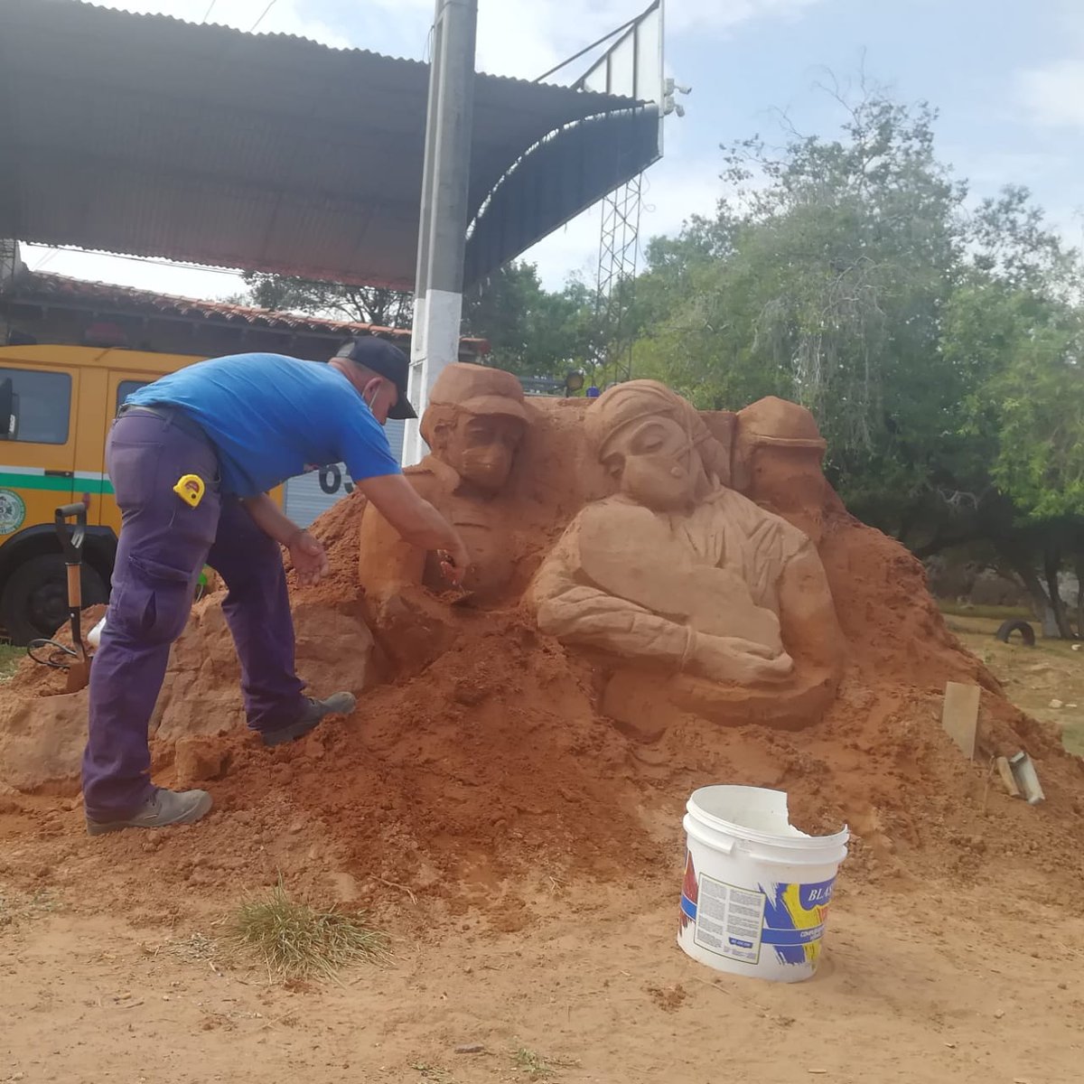Oscararena11's tweet photo. Trabajando en mi esculturas  ..regálame pues un RT PORFIS, https://t.co/NKtAg5K9Ux
