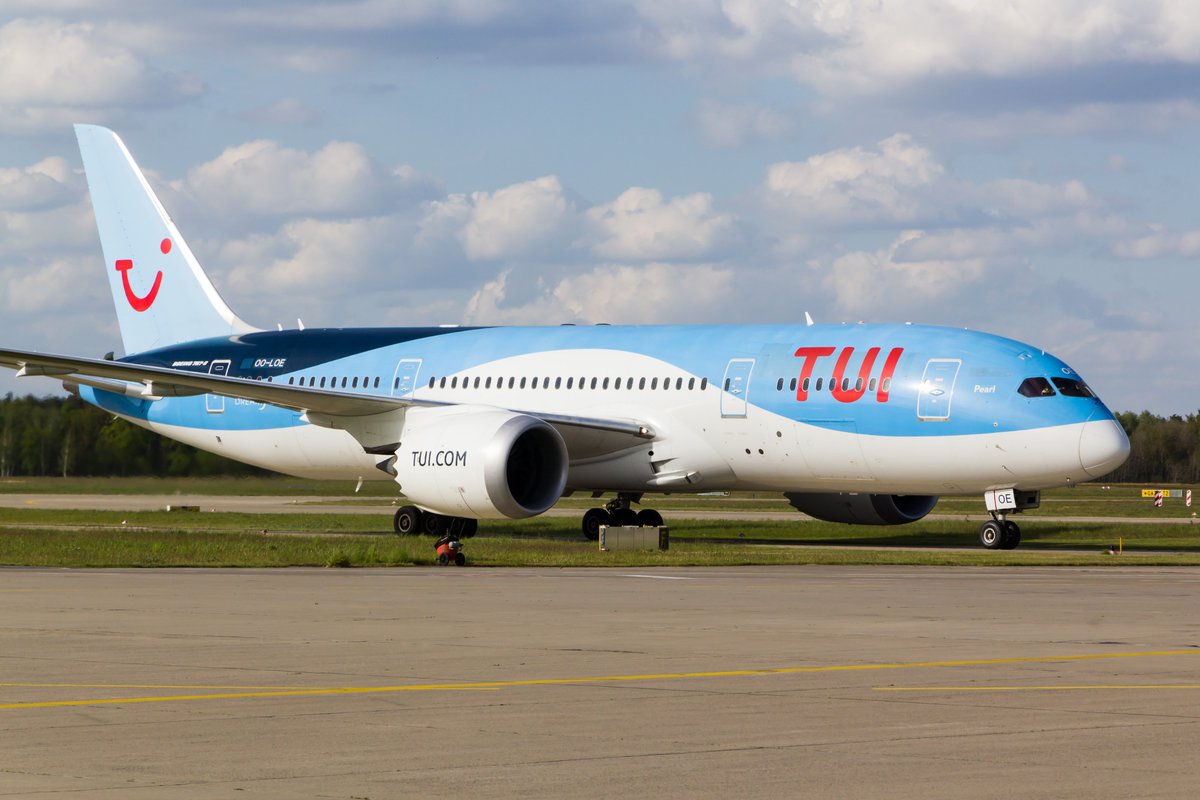 TUIGroup's tweet photo. #TUI brings 1.8 m protective face masks to Europe. The urgently needed masks were delivered on behalf of Lower Saxony and the Federal Republic of Germany. In total, more than 10 m masks are to be flown in with the help of TUI fly. @TUIflyBelgium #letsTUIthistogether #WeAreAviaton https://t.co/el3SizjFqv